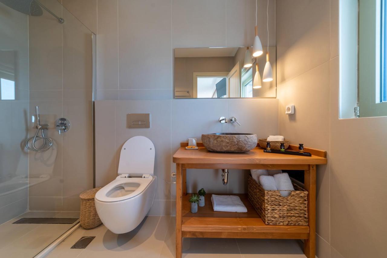 Thea Beachfront Suites In Lourdas Beach ロウダータ エクステリア 写真