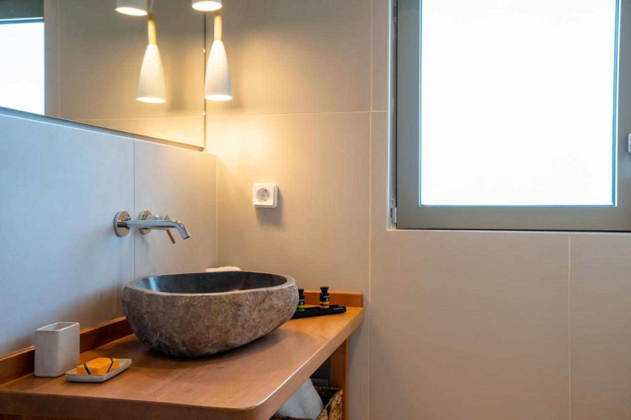Thea Beachfront Suites In Lourdas Beach ロウダータ エクステリア 写真