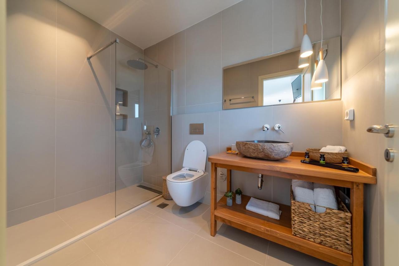 Thea Beachfront Suites In Lourdas Beach ロウダータ エクステリア 写真