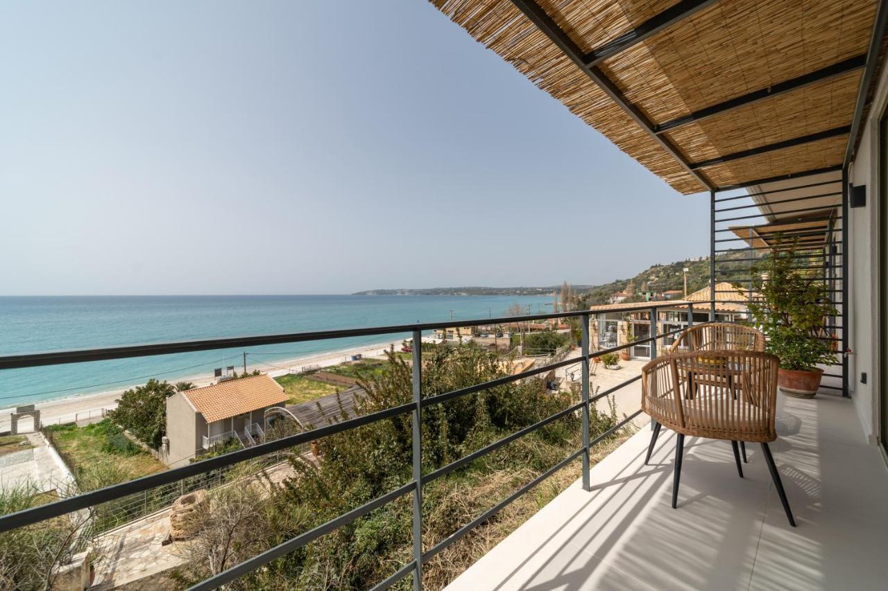 Thea Beachfront Suites In Lourdas Beach ロウダータ エクステリア 写真